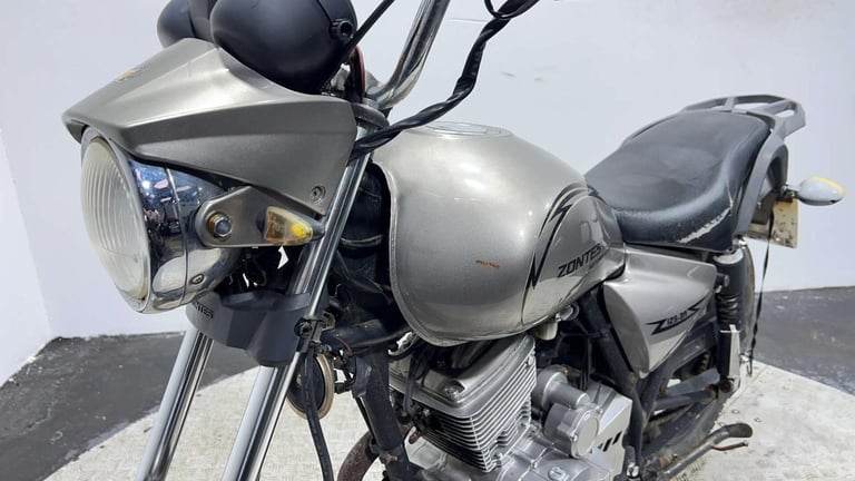 Zontes ZT 2012 20K RUNNING PROJECT BIKE SPARE OR REPAIR 125CC COMMUTER