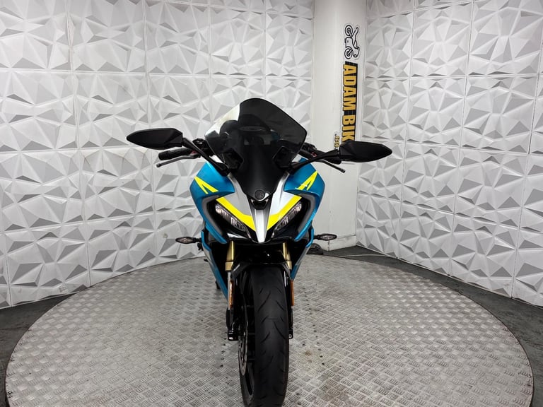 2022 CFMOTO 300SR | *WARRANTY PROVIDED*