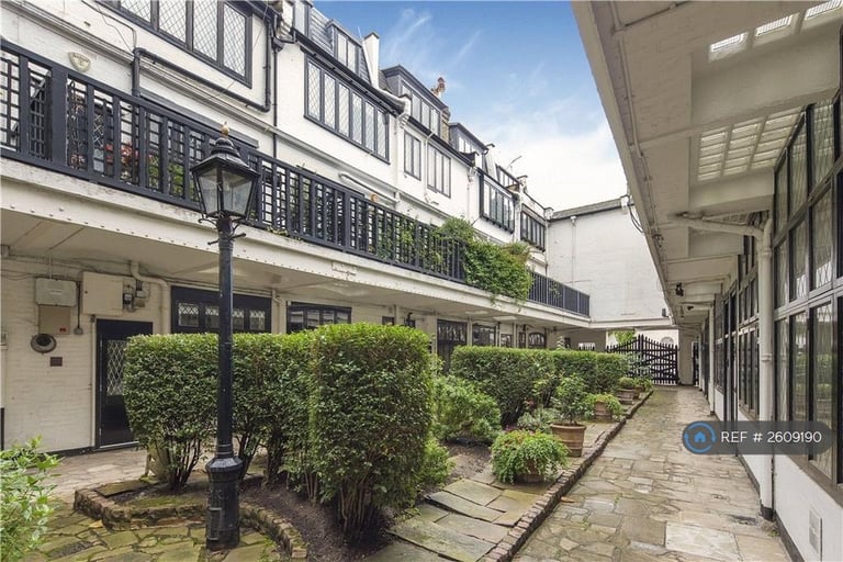 3 bedroom house in De Vere Cottages, London, W8 (3 bed) (#2609190)