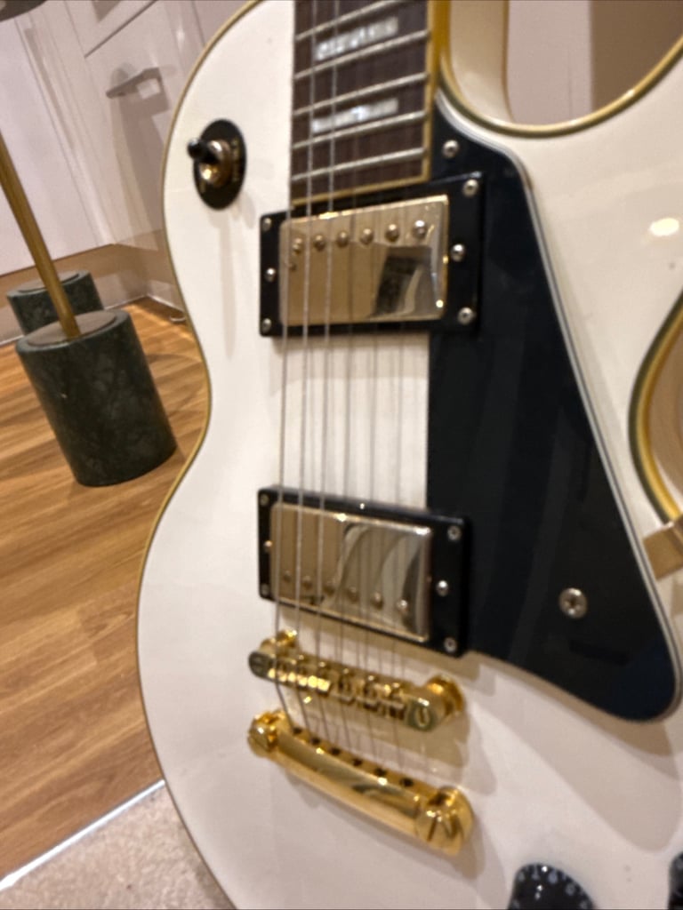 Epiphone Les Paul Custom Pro Electric Guitar Alpine White with Hardcase
