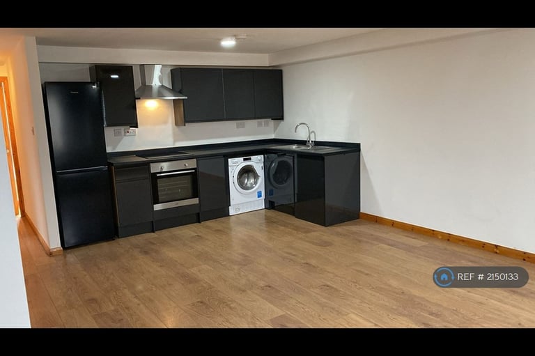 2 bedroom flat in Market Street, Loughborough, LE11 (2 bed) (#2150133)