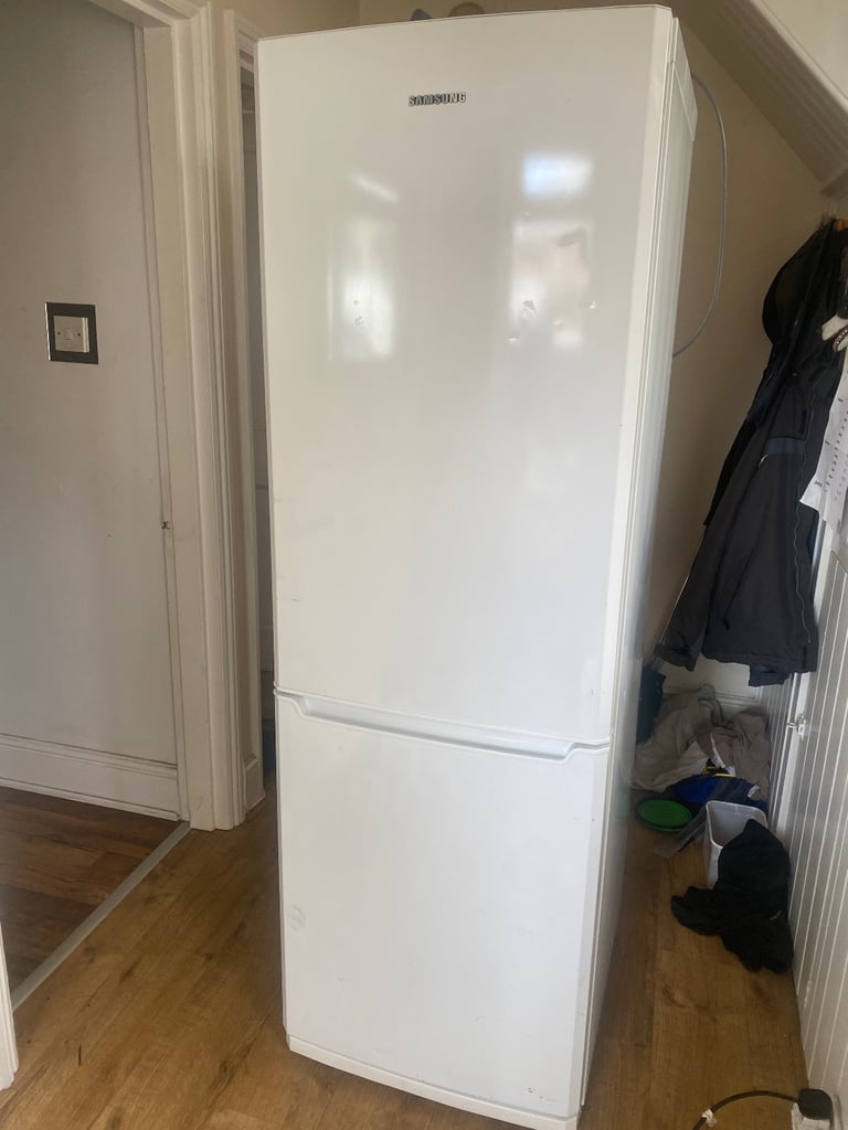image for Samsung RL38SBSW 1.82m Frost Free Freestanding Fridge Freezer