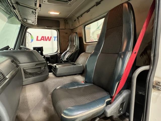 Volvo FM 410 8x4 Day Cab Tipper