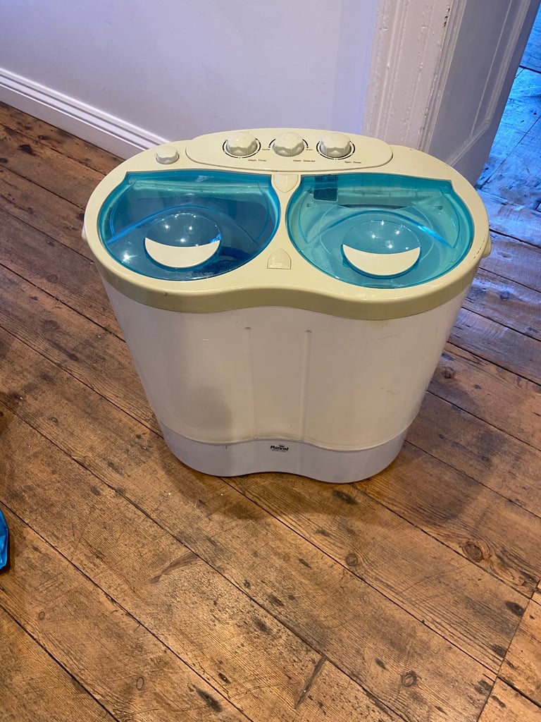 Portable washing machine with spinner 