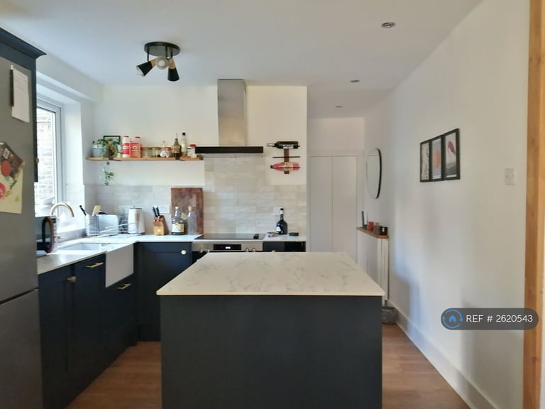 1 bedroom flat in Birkbeck Road, London, W3 (1 bed) (#2620543)
