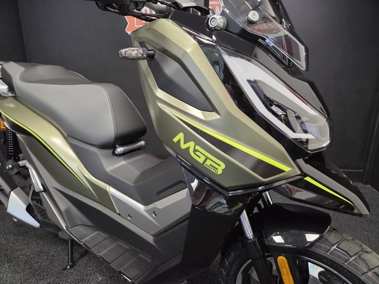 NEW MGB AMAX 125cc Automatic Scooter Learner Legal City Commuter Excellent MP...