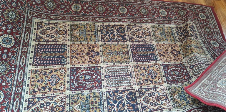 Egyptian style rug in good condition from free pets and smoke home 