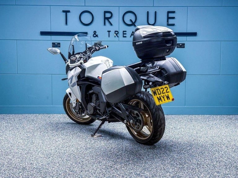 2022 22 CFMOTO 650GT 650 GRAND TOURING - LOW MILES - FULL SHAD LUGGAGE