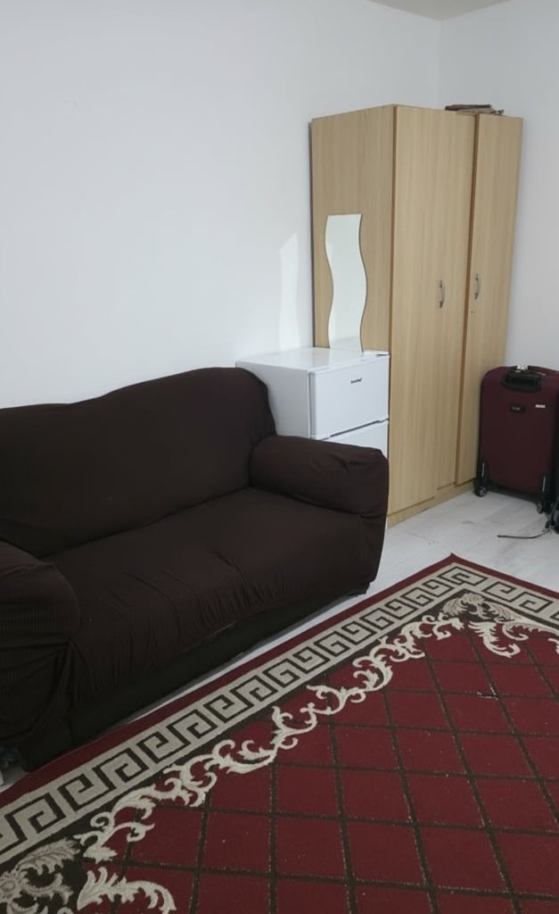 Large double room in hayes