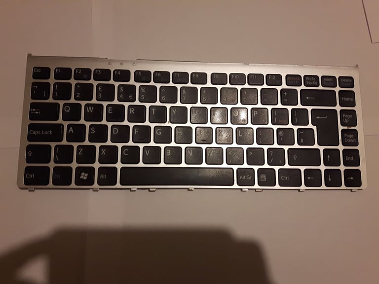 image for Sony Vaio VGN-FW11E 16.4: laptop keypad