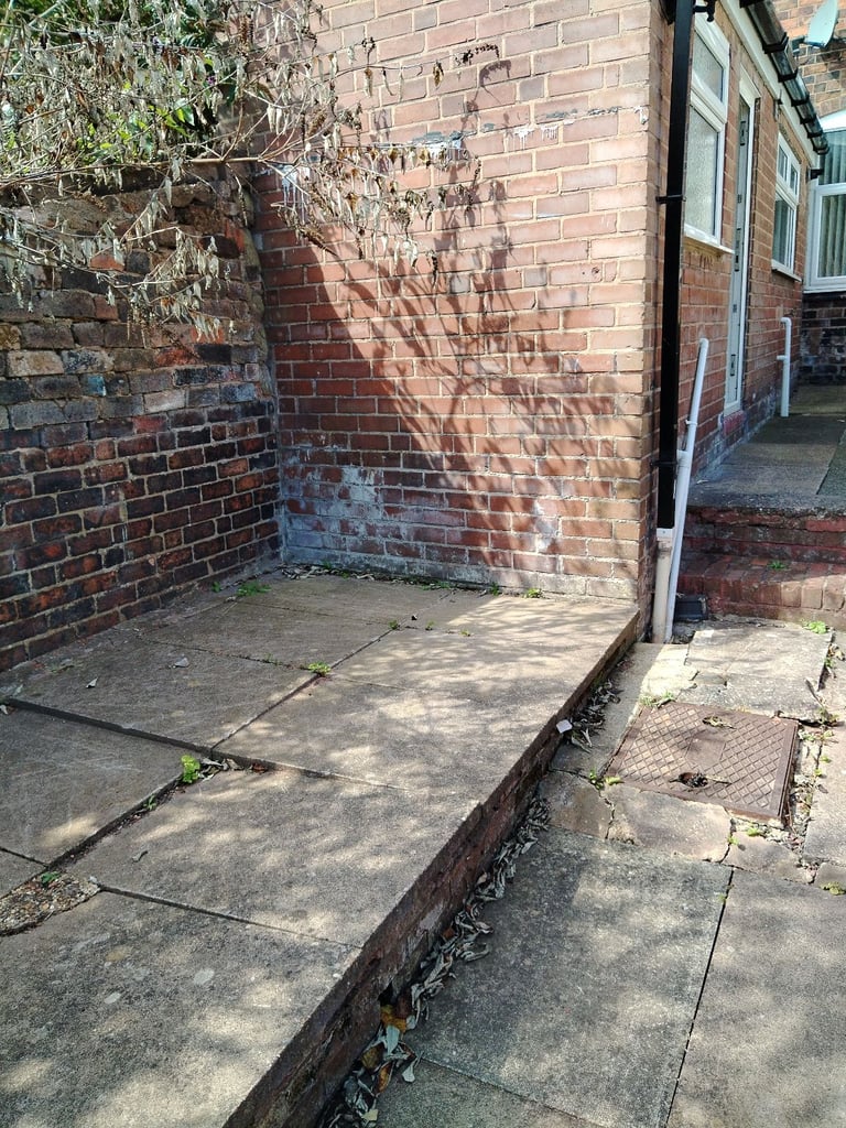 Refurbished 2 bedroom terraced property in Stoke