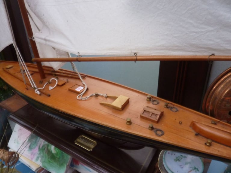 POND YACHT - RACING YACHT MOUNTED LARGE MODEL