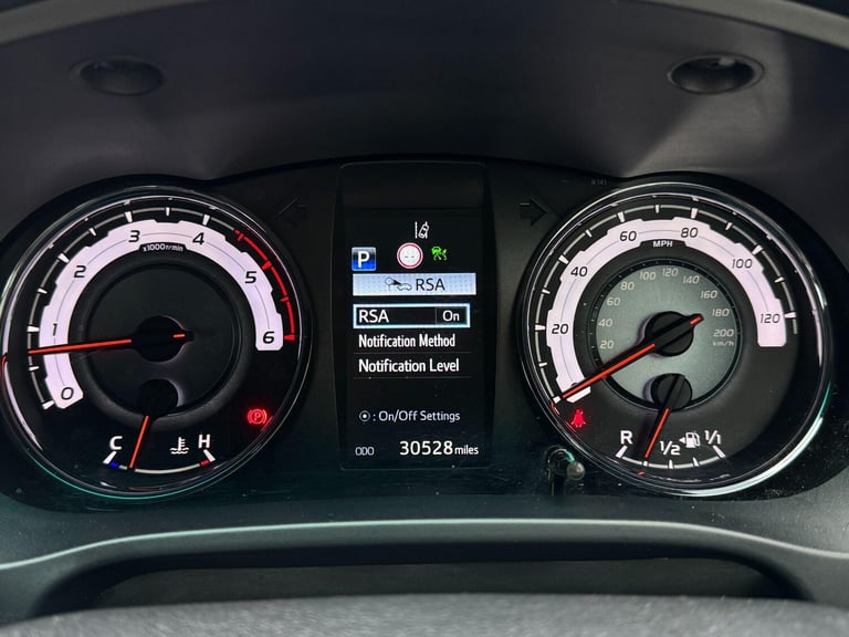 2020 Toyota Hilux 2.4 D-4D Invincible X Auto 4WD Euro 6 (s/s) 4dr (TSS) PICK UP Diesel Automatic