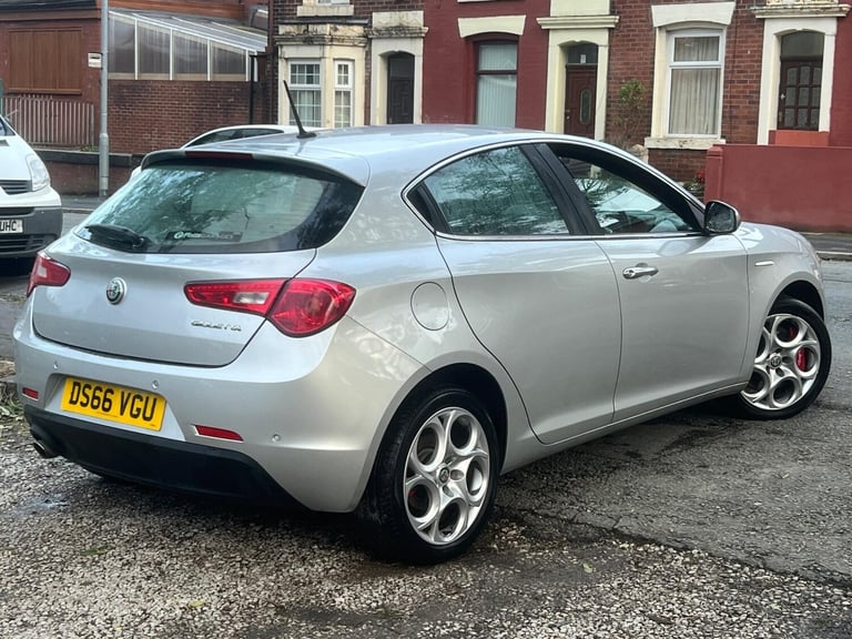 2016 Alfa Romeo Giulietta 1.6 JTDM-2 Super Euro 6 (s/s) 5dr HATCHBACK Diesel Manual