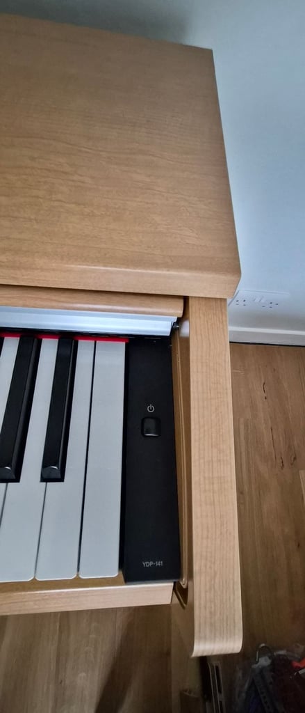 Yamaha Arius YDP-141 Electric Digital Piano