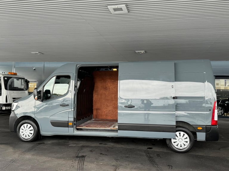 2022 Renault Master 2.3 dCi 35 Business+ FWD LWB Medium Roof Euro 6 4dr PANEL VAN Diesel Manual