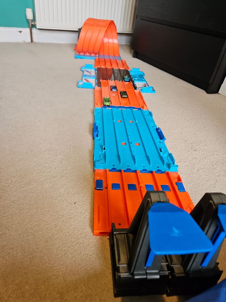 Hot Wheels Action race track and Blastin' Rig transporter with cars