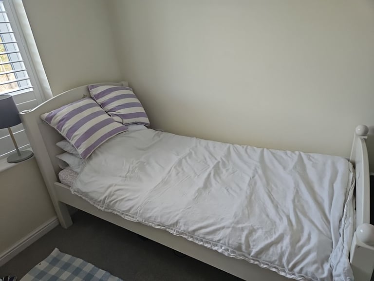 Feather and Black Noah single bed