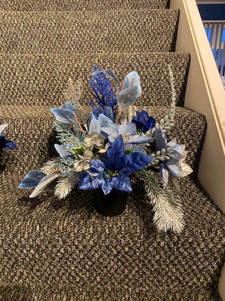 image for Christmas Cemetery grave pots & Spikes 