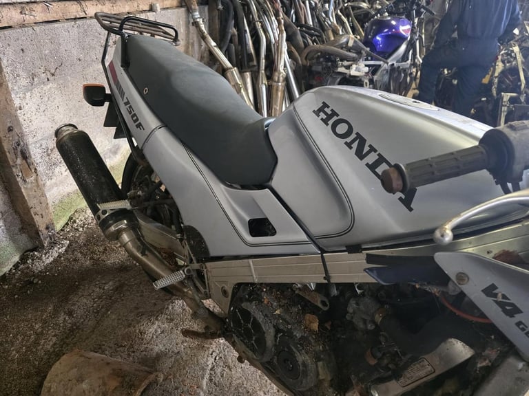 1987 HONDA VFR750F RC24 GENUINE BARN FIND WINTER PROJECT SPARES OR REPAIRS