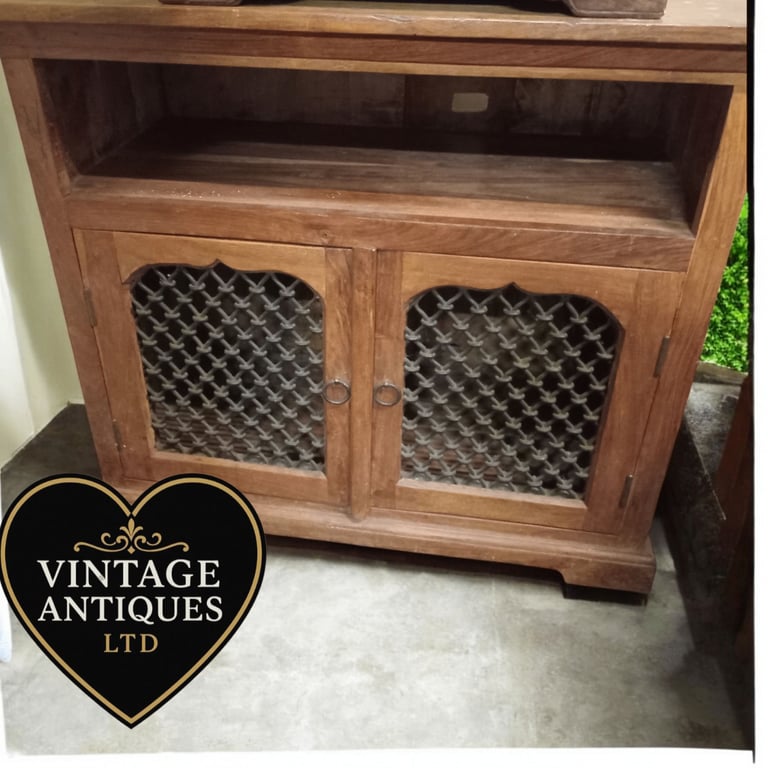 Vintage & Antiques Furniture and Furnishings