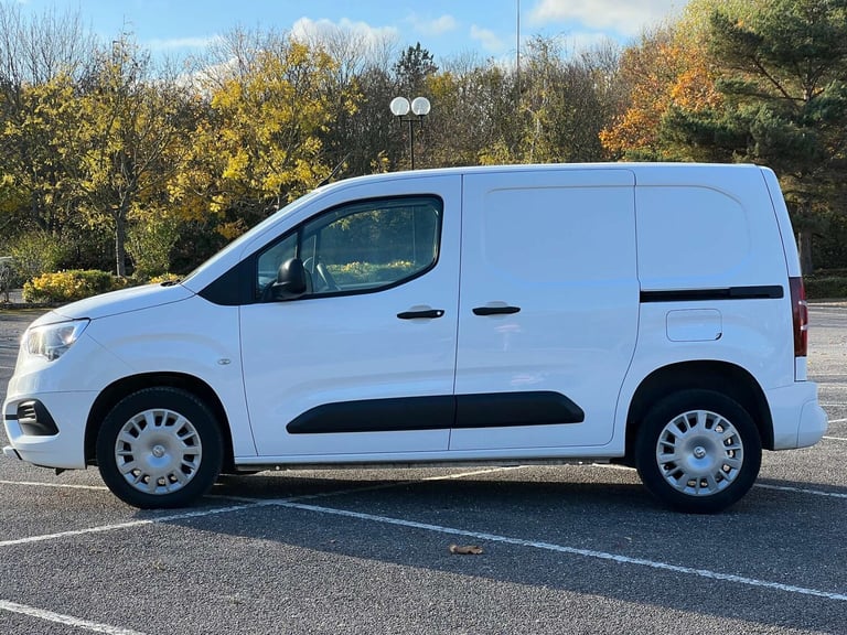 2020 Vauxhall Combo 1.5 Combo 2300 Sportive S/S Panel Van Diesel Manual