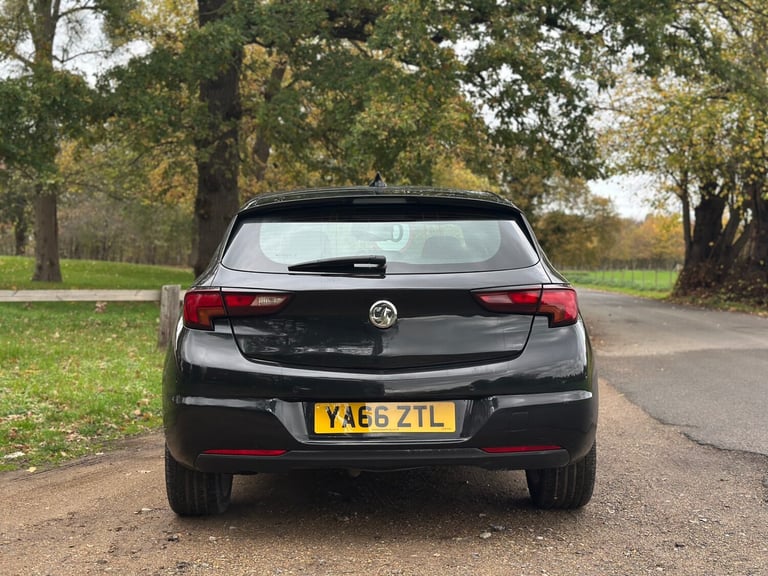 2017 Vauxhall Astra 1.4T 16V 150 SRi Nav 5dr Auto HATCHBACK Petrol Automatic