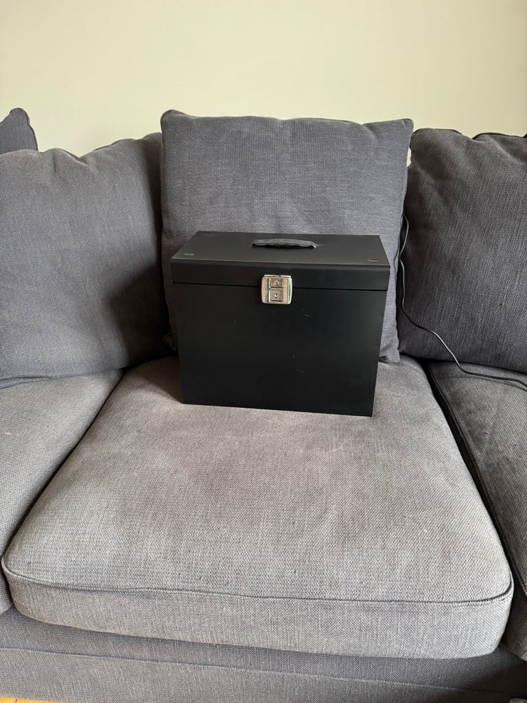 Portable small filing cabinet