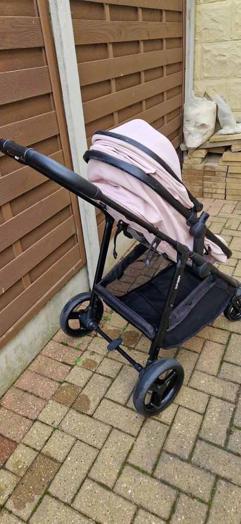 PUGGLE MONACO XT TRAVEL SYSTEM. IN VERY GOOD CONDITION.