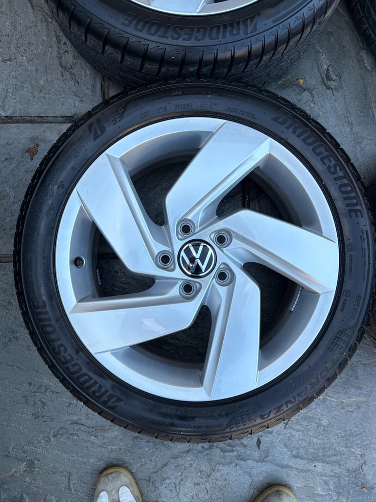 image for VW GOLF GTE 17’ RICHMOND ALLOYS AND BRIDGESTONE TYRES