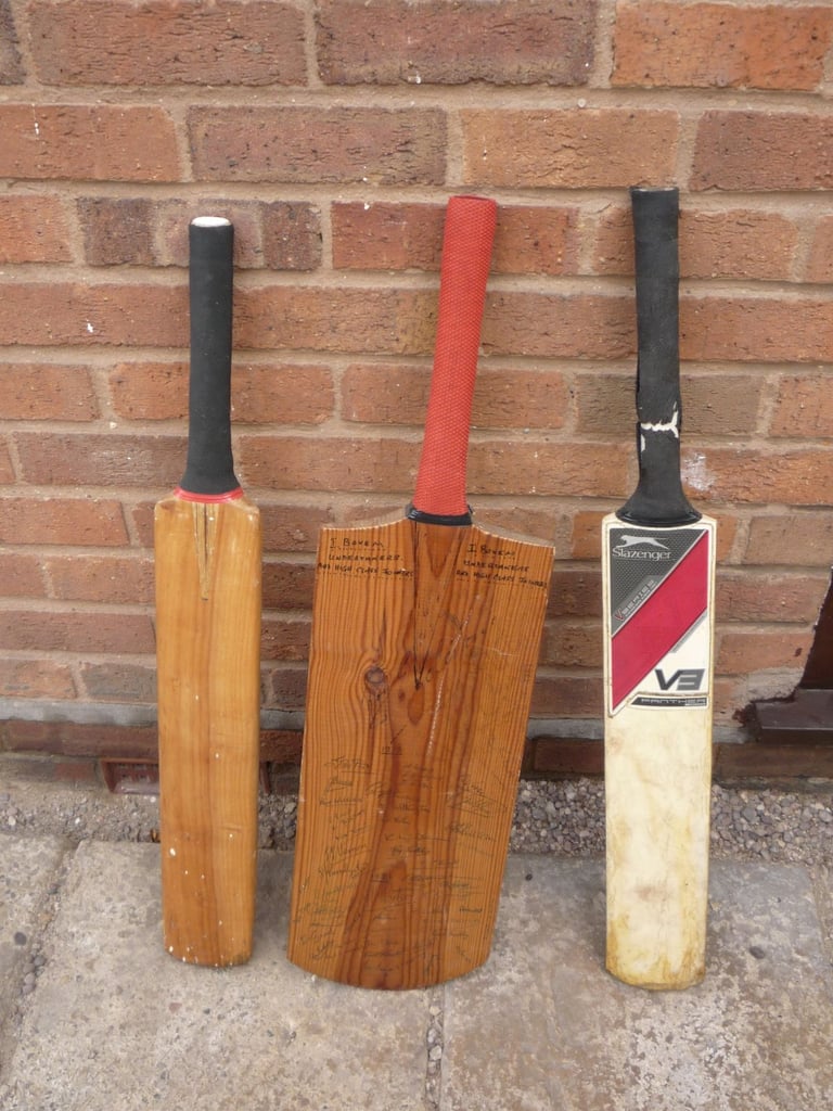 3 VINTAGE CRICKET BATS FOR SALE, ONE SIGNED BY TEAM.