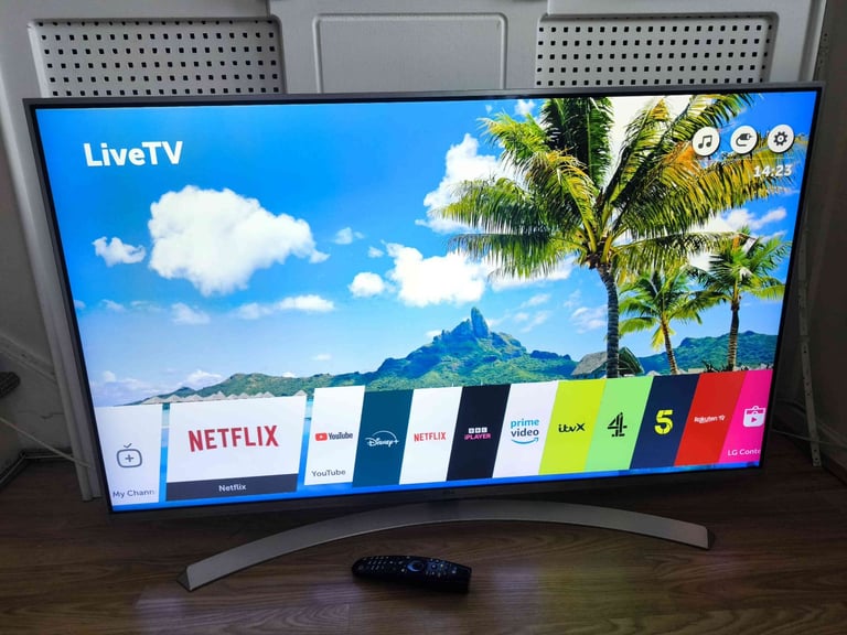 LG 49" Smart 3D 4K Ultra HD HDR WiFi
