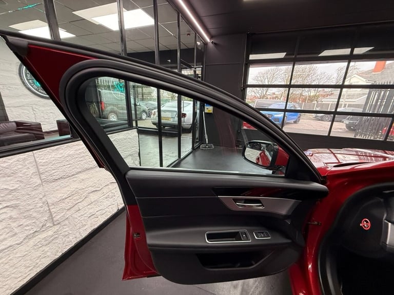 2017 Jaguar XF 2.0d Prestige 4dr Auto SALOON DIESEL Automatic