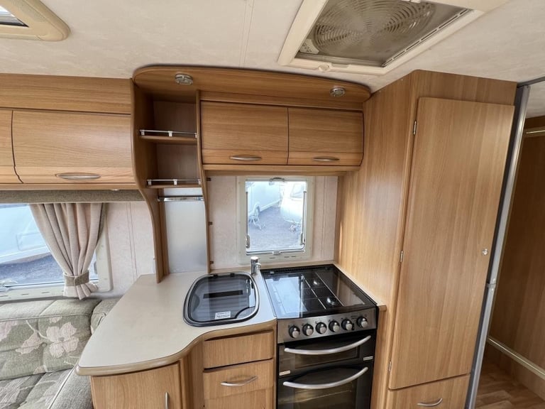 2009 COACHMAN VIP 535/4 Fixed bed