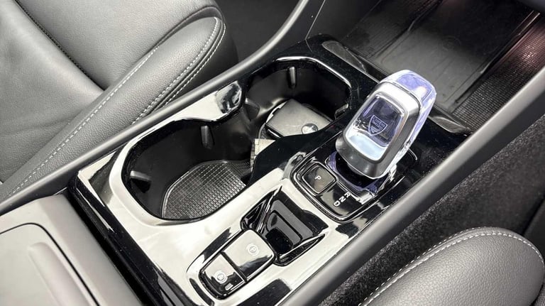 2025 Volvo XC40 2.0 B3P Ultra Dark 5dr Auto ESTATE PETROL Automatic