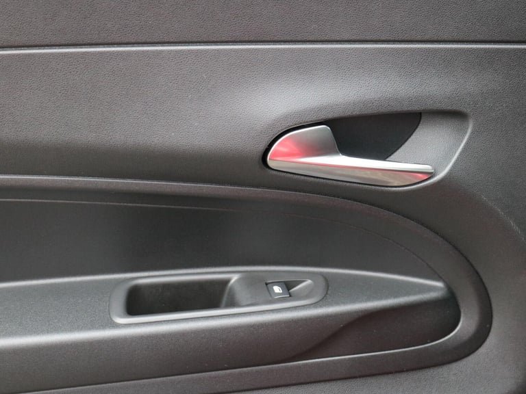 2025 Fiat 600 Fiat 600e (red) 54kwh 154hp HATCHBACK Electric Automatic