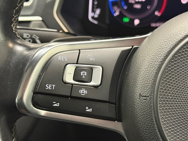2020 Volkswagen Tiguan 2.0 TDI R-Line Tech SUV 5dr Diesel DSG Euro 6 (s/s) (150 ps) ESTATE Diesel...