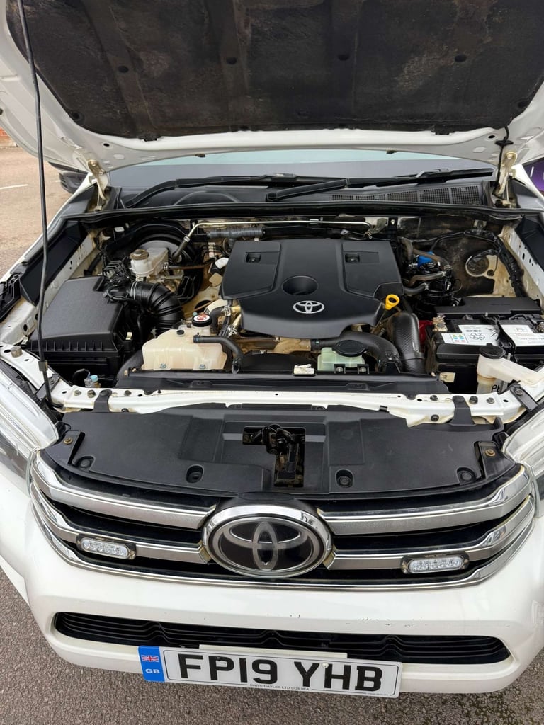 2019 Toyota Hilux 2.4 HI-Luxury Invincible D-4D 4WD Double Cab 4WD 5dr Pickup Diesel Manual