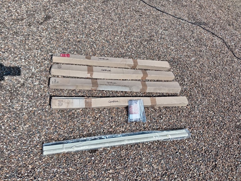 Gobur carousel folding caravan blinds unused cost £60 each selling for £30 each or joblot 41inch