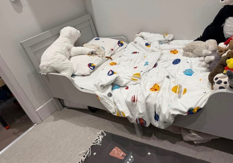 Extendable Bed + mattress - SUNDVIK IKEA - pickup LONDON EC1V