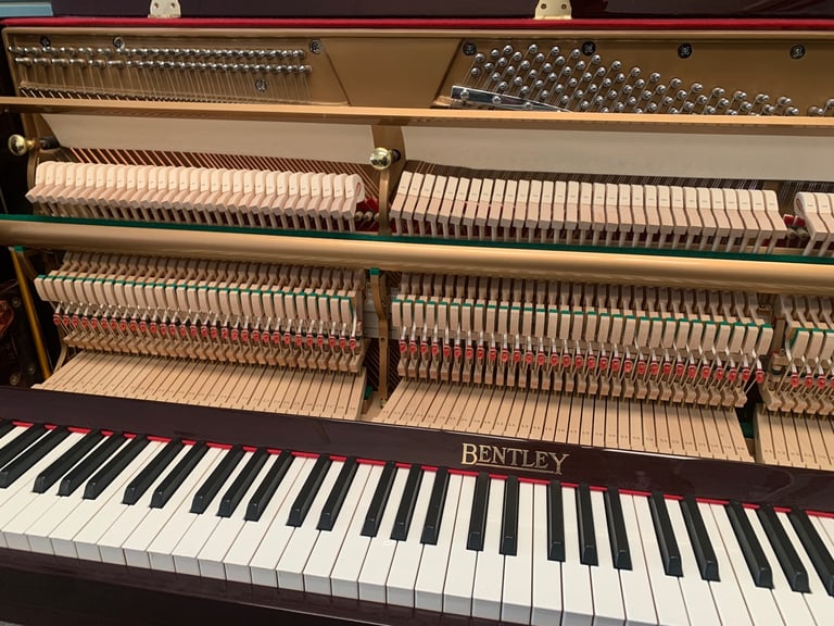 🎵🎹 QUALITY BENTLEY UPRIGHT PIANO WITH LEGS - TUNED/SERVICED/WARRANTY 🎹🎵
