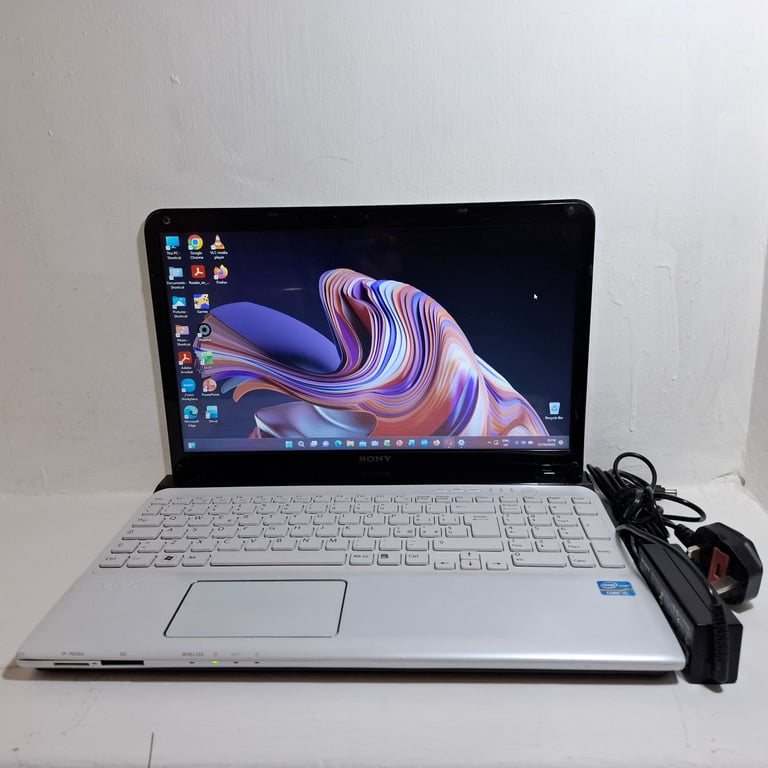 Sony Vaio SVE151J13M 15.6 Inc Intel-Core i5 CPU Win 11 Prof. with Activated 2024 Office 356 Laptop.