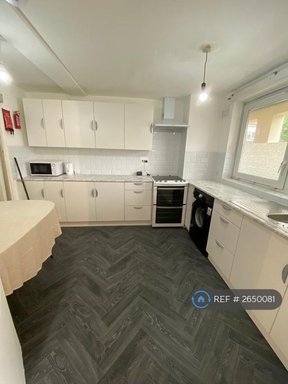 4 bedroom flat in Trellis Square, London, E3 (4 bed) (#2650081)