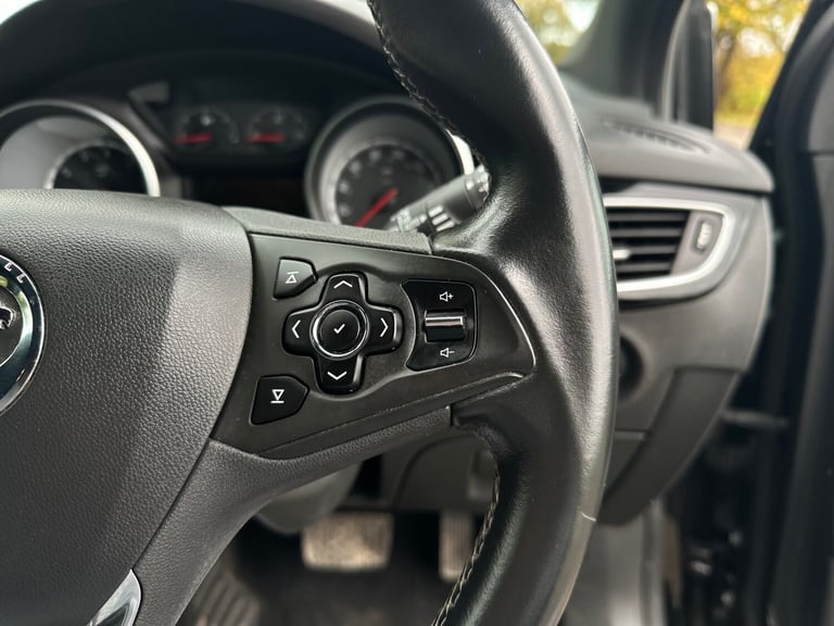 2017 Vauxhall Astra 1.4T 16V 150 SRi Nav 5dr Auto HATCHBACK Petrol Automatic