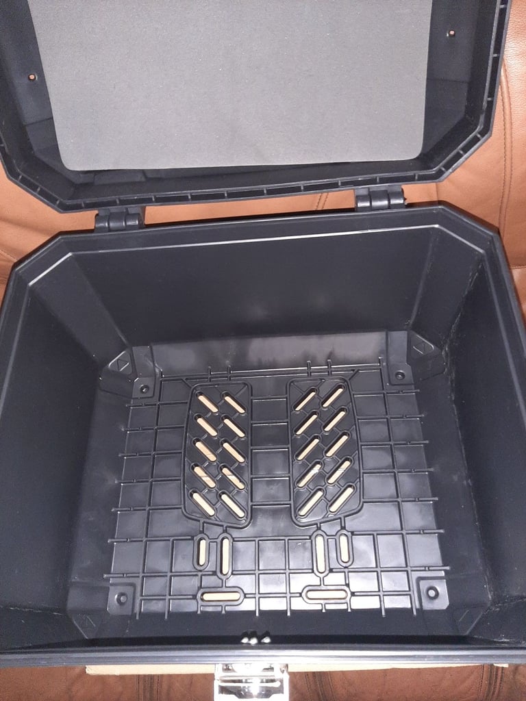 Brand new 45 litre  top box complete  with all hardware and 2 keys never fitted 