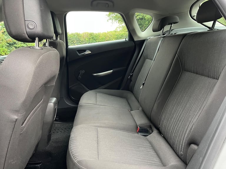 2010 Vauxhall Astra 1.4 16v Exclusiv Euro 5 5dr HATCHBACK Petrol Manual