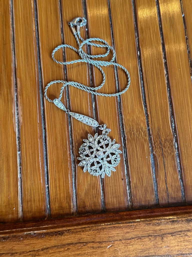 Camrose & Kross JBK Jackie Kennedy Snowflake Winter Crystal Necklace like new