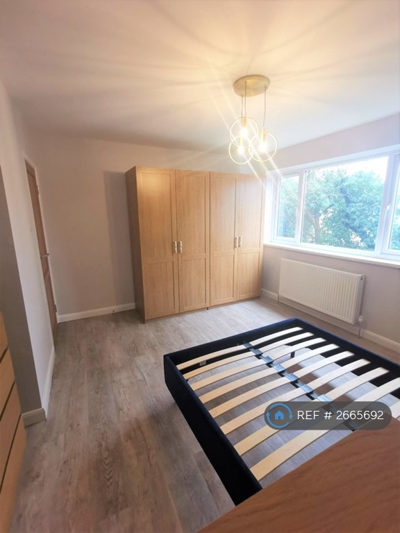 2 bedroom flat in Haig Court, Chelmsford, CM2 (2 bed) (#2665692)