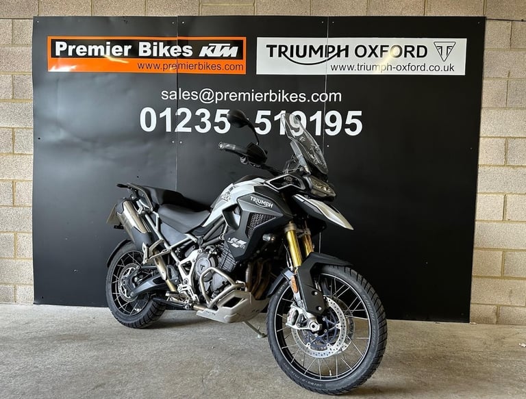 STUNNING ONE OWNER 2023/23 TRIUMPH TIGER 1200 RALLY PRO MOTORCYCLE 