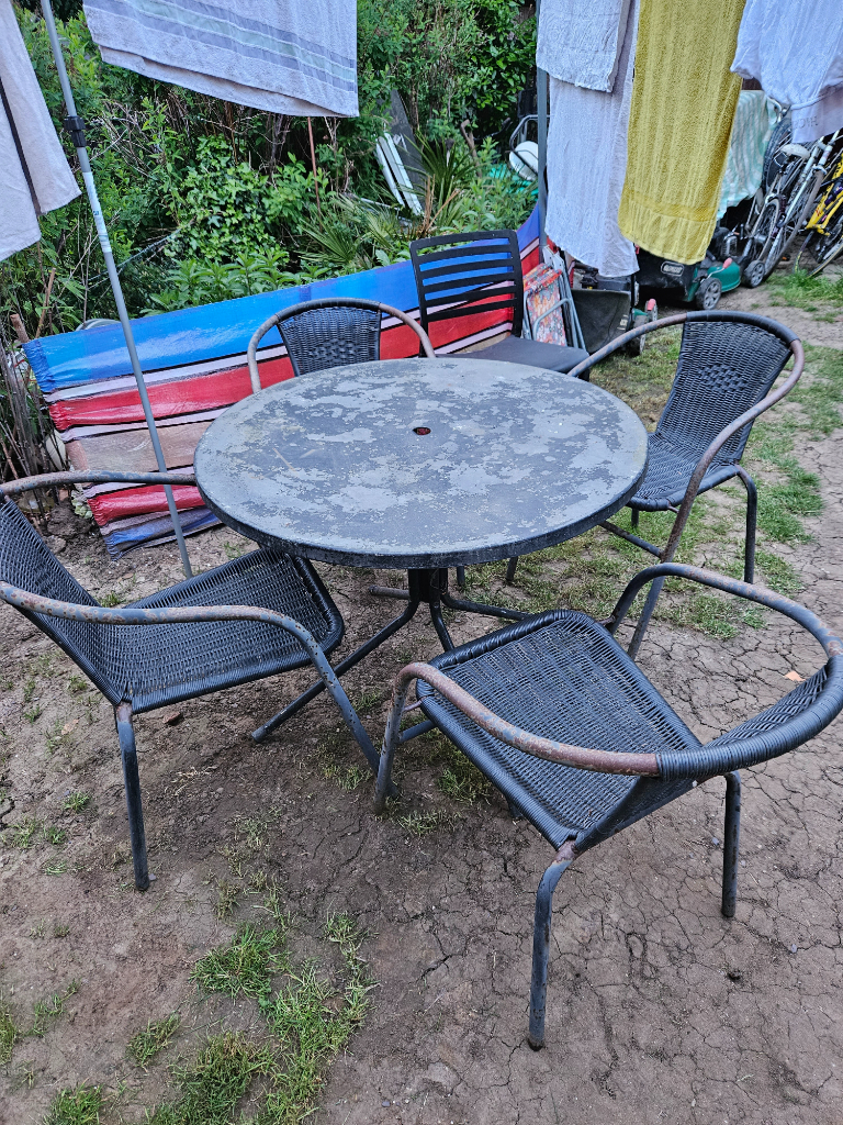 Table and four chairs 